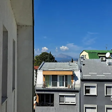 סקופיה Bright Top Floor Apartment With Free Parking מראה חיצוני תמונה