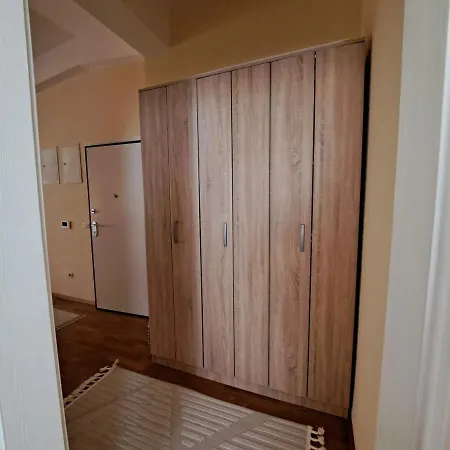 סקופיה Bright Top Floor Apartment With Free Parking מראה חיצוני תמונה