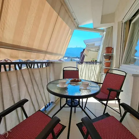 סקופיה Bright Top Floor Apartment With Free Parking מראה חיצוני תמונה