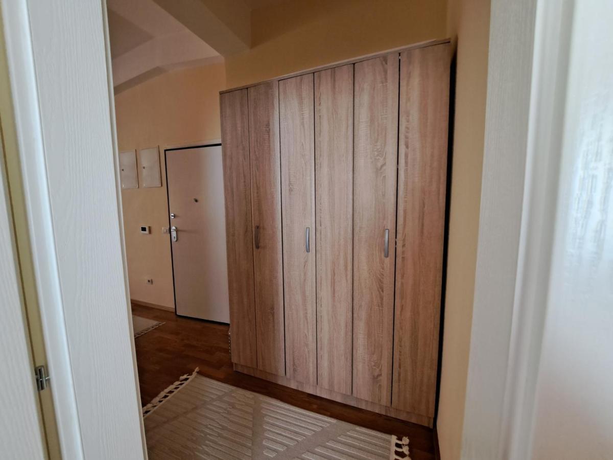 Bright Floor With Free Parking סקופיה