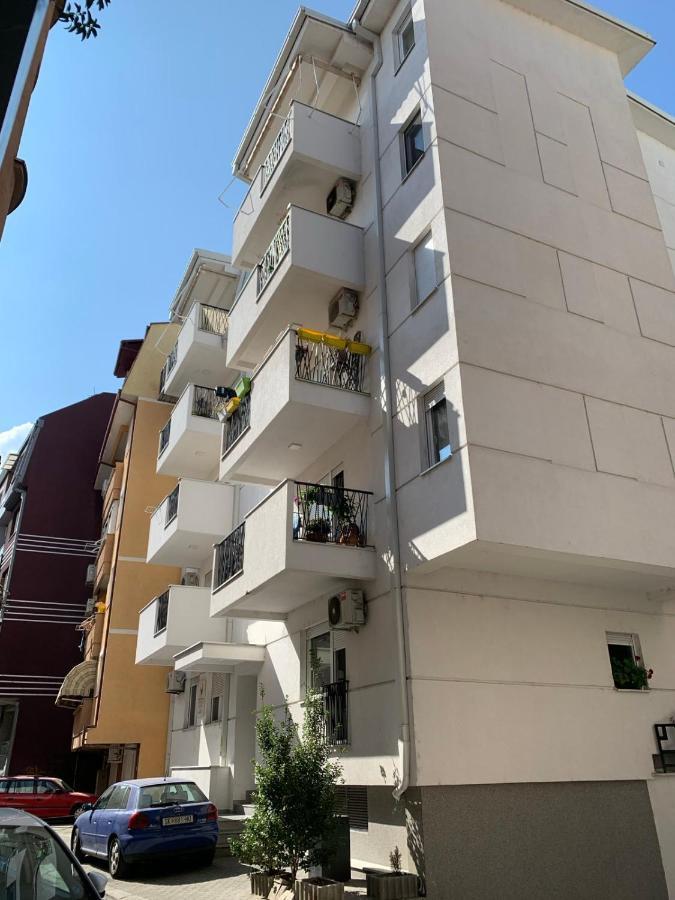 Bright Floor With Free Parking דירה