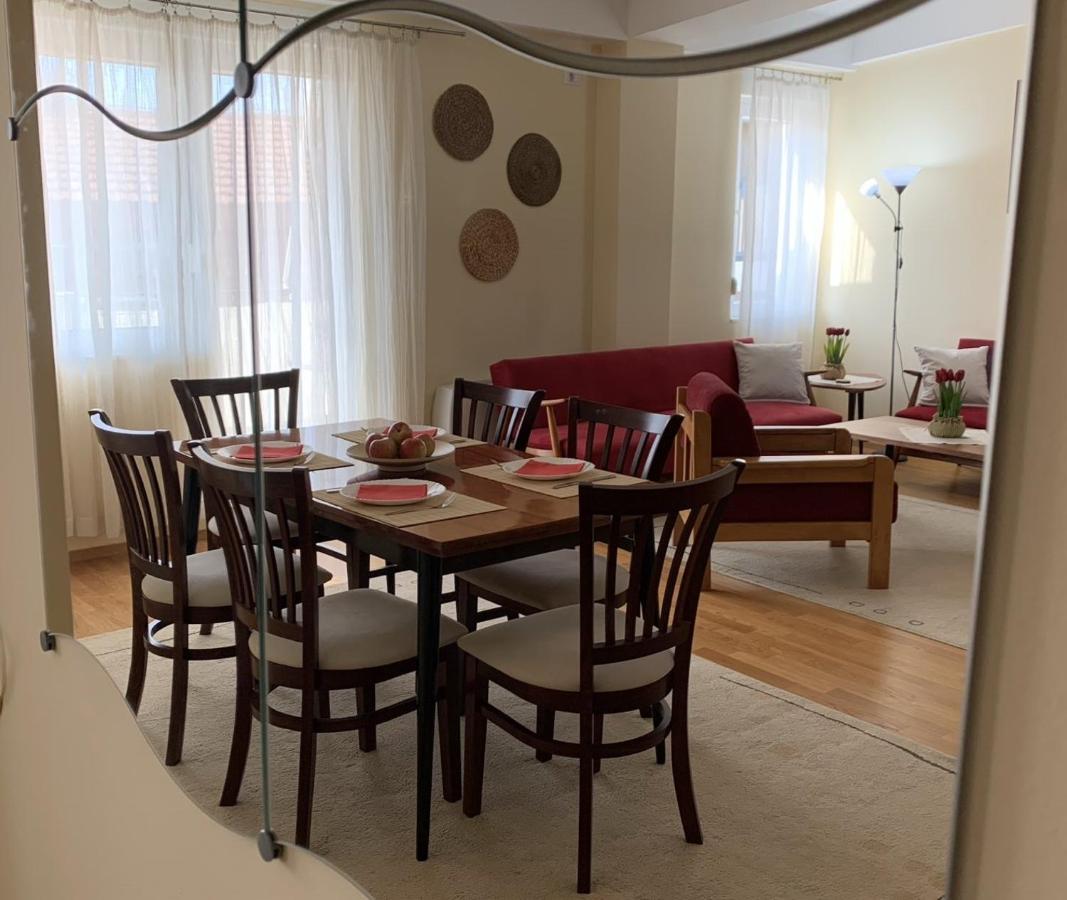 Bright Floor With Free Parking *